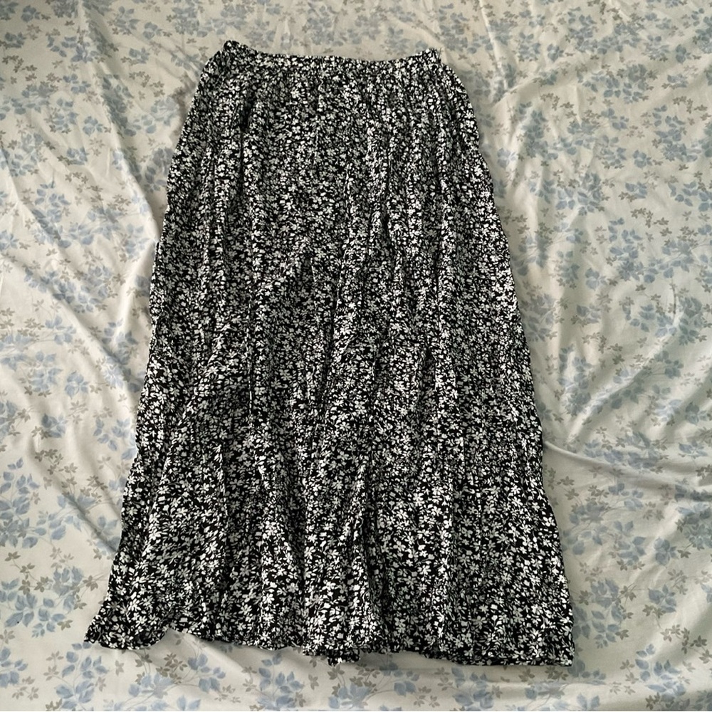 Black flowers maxi skirt